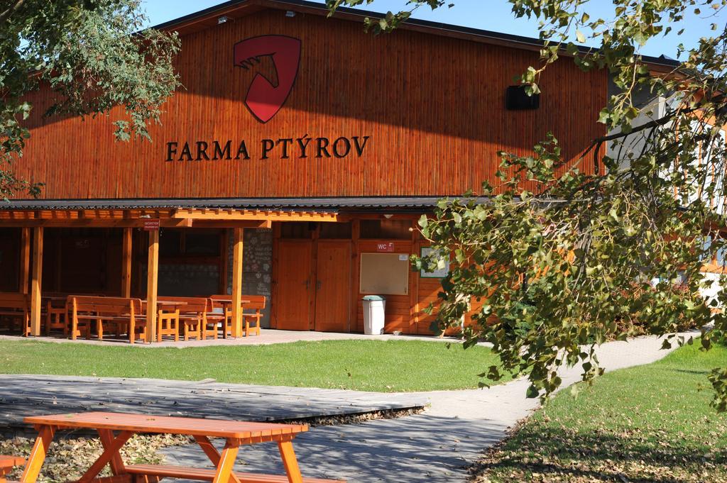 Farma Ptyrov Hotel Mnichovo Hradiště Exterior foto