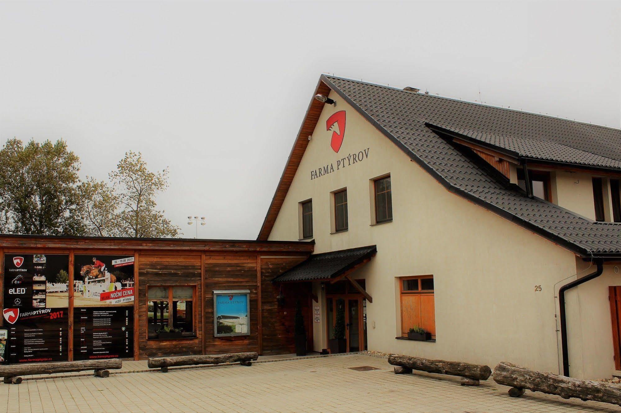 Farma Ptyrov Hotel Mnichovo Hradiště Exterior foto